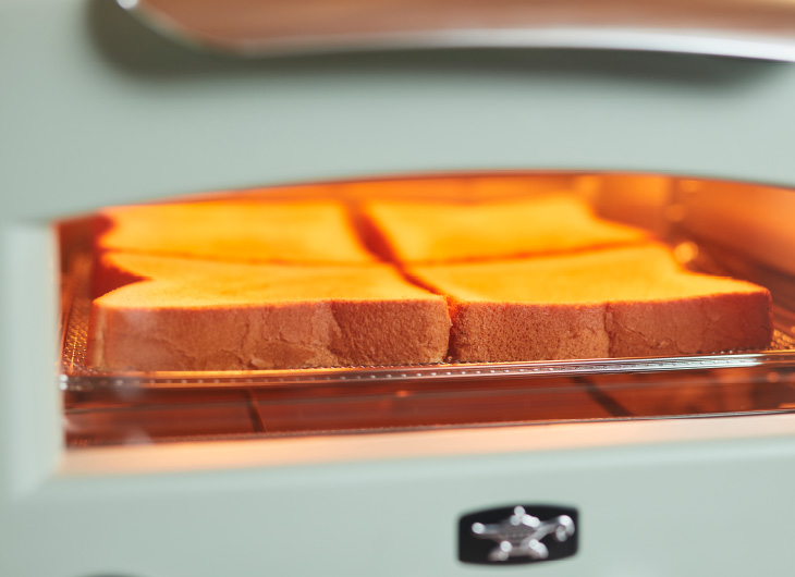 フラッグシップモデルでパンを焼いている